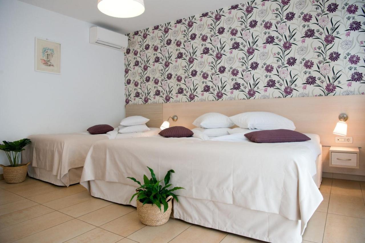 Apartments Sandra Poreč Buitenkant foto