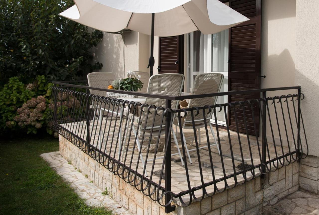 Apartments Sandra Poreč Buitenkant foto
