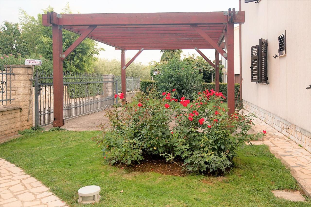 Apartments Sandra Poreč Buitenkant foto
