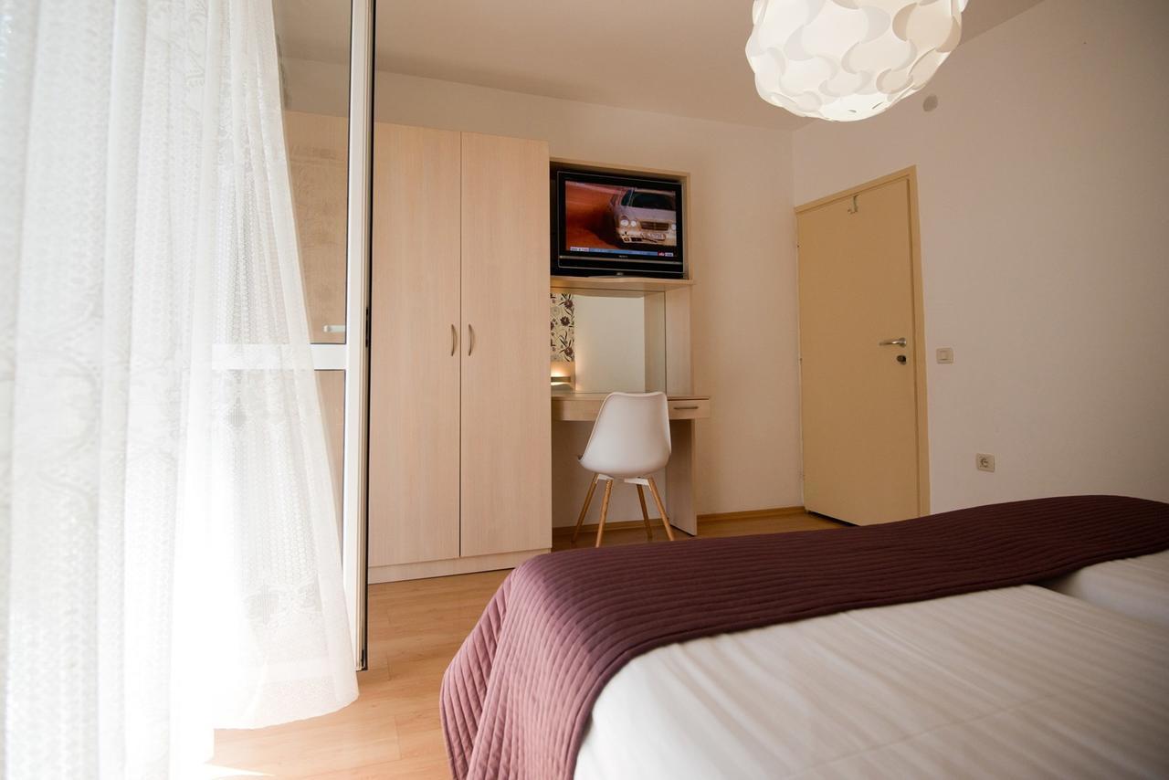 Apartments Sandra Poreč Buitenkant foto